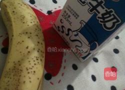 香蕉牛奶的做法图解1