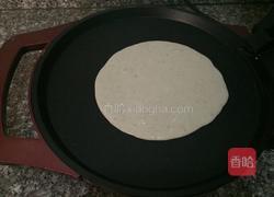 玉米面煎饼果子的做法图解2