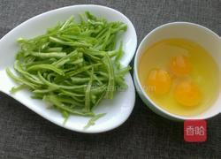 青椒炒鸡蛋的做法图解1