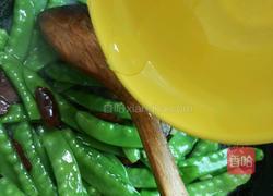 荷兰豆炒腊肠的做法图解7