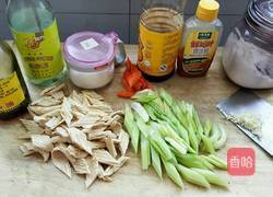 凉拌芹菜腐竹的做法图解1