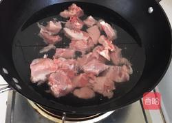 萝卜土豆蒸排骨的做法图解1