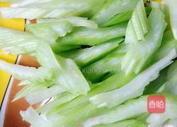 西芹木耳白玉菇的做法图解1