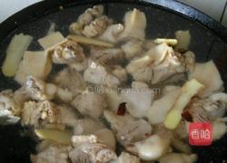 香菇炖土鸡的做法图解1