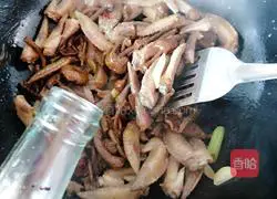 雞翅燉蘑菇的做法圖解12