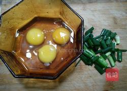 鸡蛋银芽炒河粉的做法图解3