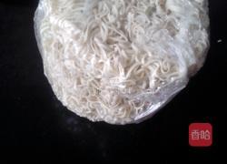 蛋黄麻酱拌面的做法图解1