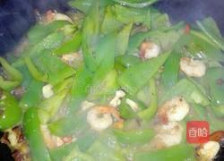 虾仁肉酱炒青椒的做法图解4