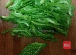 凉拌苦瓜的做法图解1