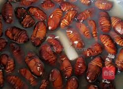 油炸蚕蛹的做法图解2
