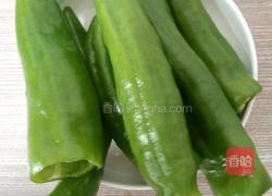 油焖尖椒的做法图解1