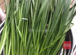 韭菜肉馅油饼子的做法图解1