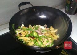 洋葱青椒炒饼的做法图解3