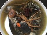 乌鸡炖茶树菇