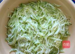 西葫芦鸡蛋烫面蒸饺的做法图解3