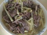 牛肉炒马铃薯丝。