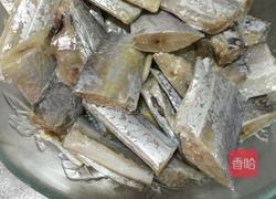 炸带鱼的做法图解3