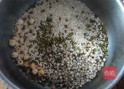 绿豆糯米莲子薏米水的做法图解1