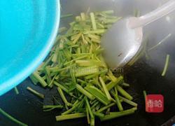 火腿炒芹菜的做法图解9