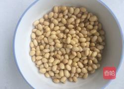 香酥黄豆的做法图解1