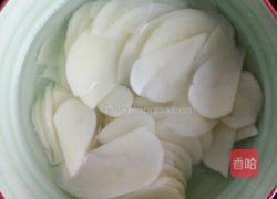 红辣椒丝炒土豆片的做法图解1