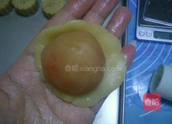 蛋黄莲蓉月饼的做法图解5