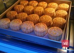 蛋黄莲蓉月饼的做法图解8