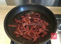 肉片炒红蘑的做法图解2