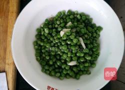 快豆炒红辣椒的做法图解1