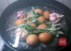  端午艾叶煮鸡蛋的做法图解3