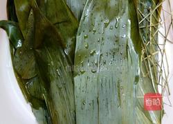 五香咸肉绿豆粽的做法图解1