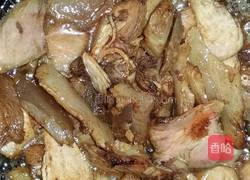 洋葱炒腌肉的做法图解3