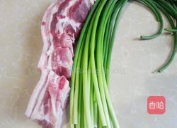 蒜苔炒五花肉的做法图解1