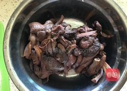 鸡翅根炖肉蘑的做法图解1