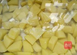 西红柿土豆汤的做法图解2
