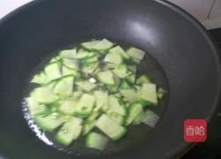 翠 绿 萝卜 汤的做法图解7
