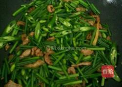 韭菜花炒肉的做法图解6