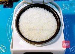 蟹肉棒肉鬆壽司的做法图解1