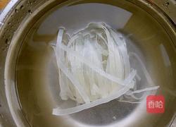 梅花肉炖豆腐米粉的做法图解2