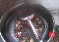 麻辣红烧鲤鱼的做法图解5