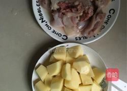 鸡肉烧土豆的做法图解1