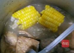 玉米排骨汤的做法图解2
