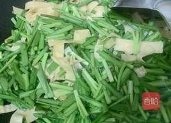 韭菜炒豆片的做法图解5