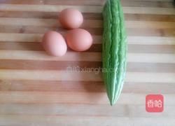 苦瓜炒鸡蛋的做法图解1