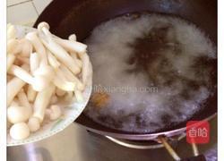 海鲜菇豆腐汤的做法图解2