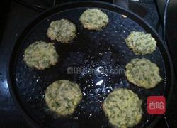 槐花粗粮烙饼的做法图解9