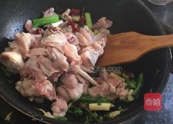 小鸡炖蘑菇的做法图解1