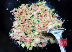 黄瓜火腿炒饭的做法图解6