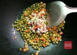 青豆炒肉的做法图解7