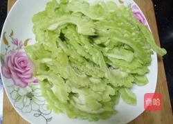 凉拌苦瓜的做法图解1
